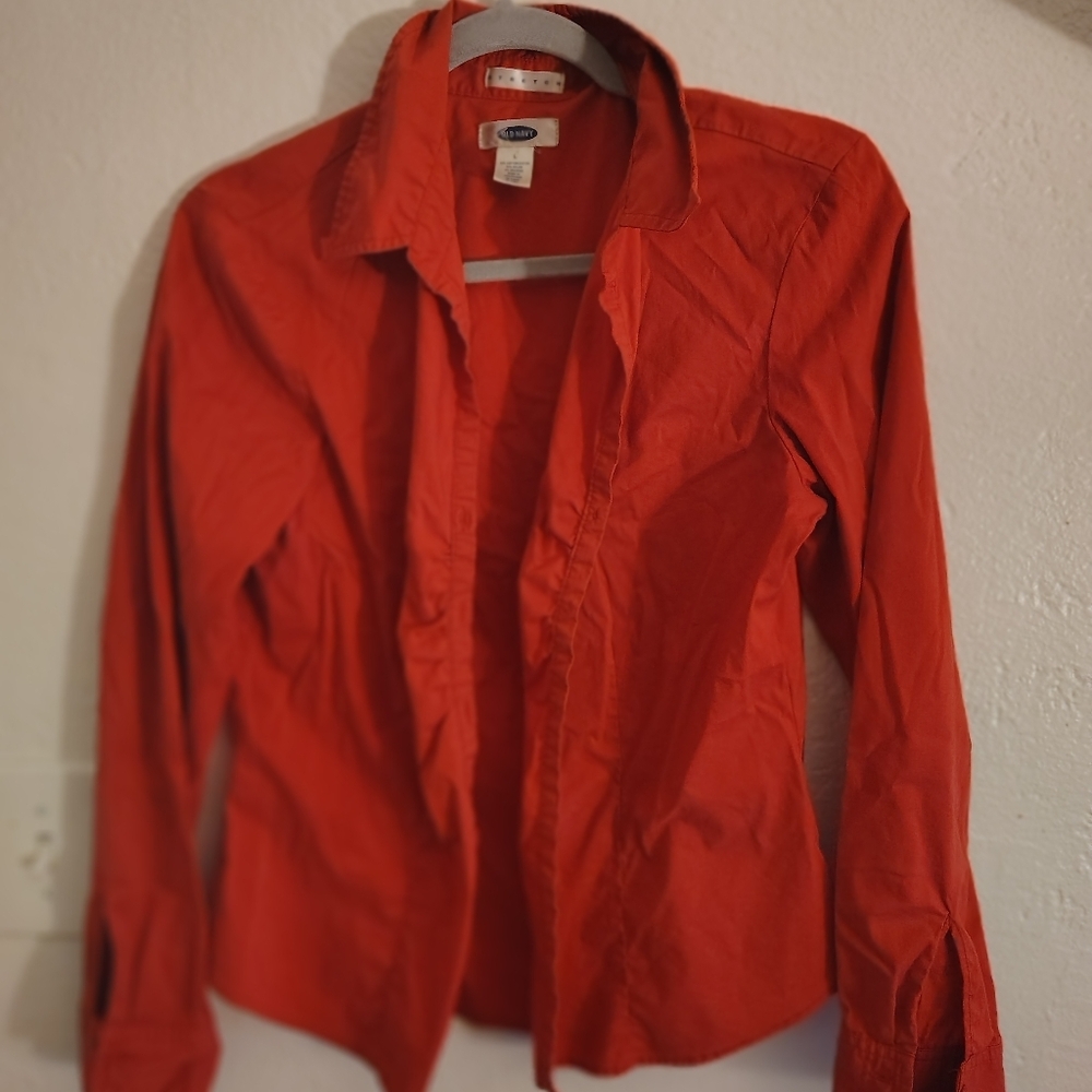 Old Navy  Red Shirt 🍒♥️ Button Down like new